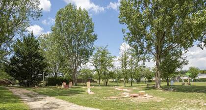 Mobile Home in Veuzain-sur-loire With Garden