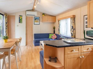 Mobile Home | Dining