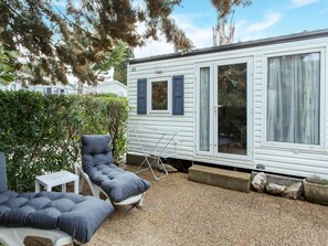 Mobile Home | Garden - Mobile Home in Var Near Miramar Beach (La Londe-les-Maures)