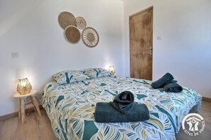 4 bedrooms, iron/ironing board, free WiFi, bed sheets