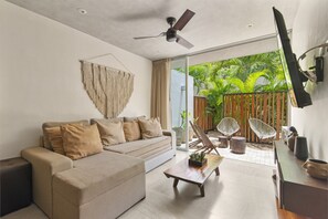 Een smart-tv en een stereo