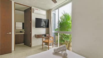 2 chambres, bureau, fer et planche à repasser, lit parapluie