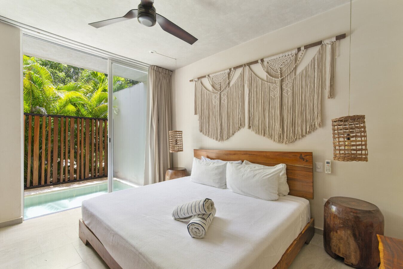 2 bedrooms, desk, iron/ironing board, travel cot