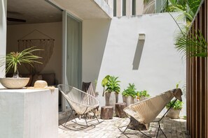 Terrace/patio - Fantastic 2BR Retreat with Lush Patio & Private Plunge Pool in Tulum Center (Tulum)