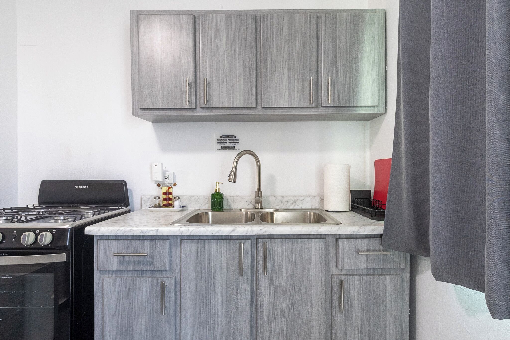 Geladeira, micro-ondas, fogão, cooktop