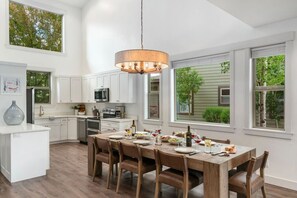 Dining - Longhorn Townhome in Downtown Victor (Victor)