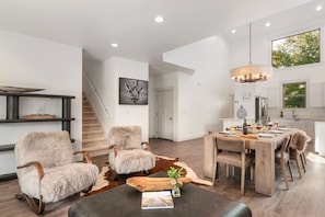 Dining - Longhorn Townhome in Downtown Victor (Victor)