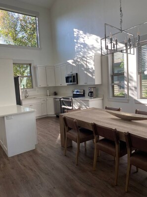 Fridge, microwave, oven, stovetop - Longhorn Townhome in Downtown Victor (Victor)