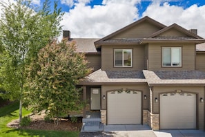 Exterior - Longhorn Townhome in Downtown Victor (Victor)