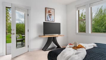 4 bedrooms, desk, free WiFi, bed sheets
