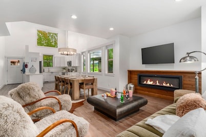Longhorn Townhome in Downtown Victor