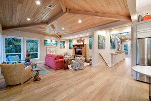 Smart TV, foosball - Arts & Vines: LBK Pool Spa Dog Friendly by Anna Maria Life Vacation Rentals (Longboat Key)