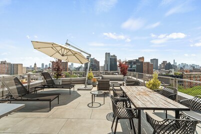 East Village Condo-Park Setting-Full-Floor 3BR/2BA