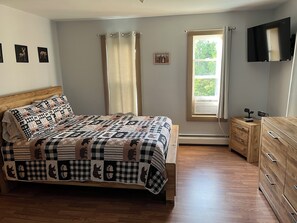 Iron/ironing board, free WiFi, bed sheets
