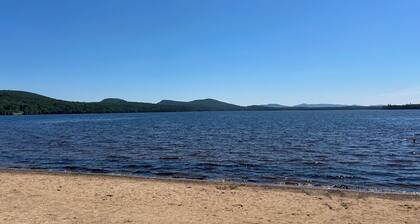 Minutes from Titus Mt! Snowmobilers Look No Further! Spacious, Cozy,Great Wi-Fi!