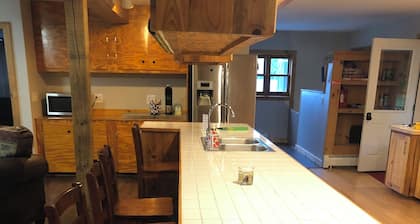 Ideal Hunter, ATV Rider or Hiker Base Camp. Super quiet on 10 acres. Great WiFi.