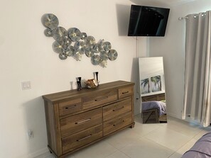 2 quartos, ferros/tábuas de passar roupa, Wi-Fi, roupa de cama