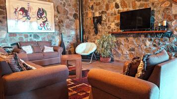 32 インチのスマートテレビ (デジタル放送視聴可)、Netflix、ストリーミングサービス