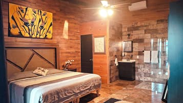 Classic Double Room | Laptop workspace, free WiFi, bed sheets