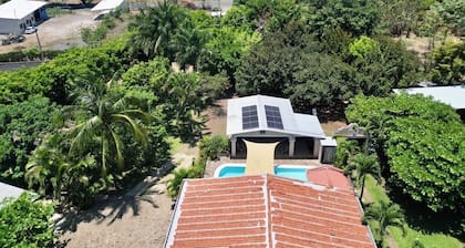 Charming 4-bedroom house with WiFi, AC in peaceful Ahuachapan