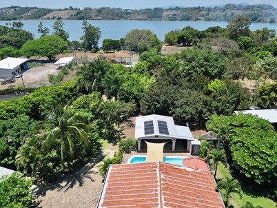 Charming 4-bedroom house with WiFi, AC in peaceful Ahuachapan