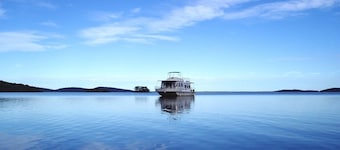 Houseboat Hire Myall Lakes National Park NSW