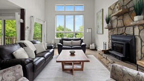 Smart-TV, Kamin, Arbeitsbereiche