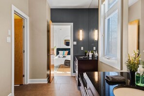 4 Schlafzimmer, Schreibtisch, Bügeleisen/Bügelbrett, Reisekinderbett