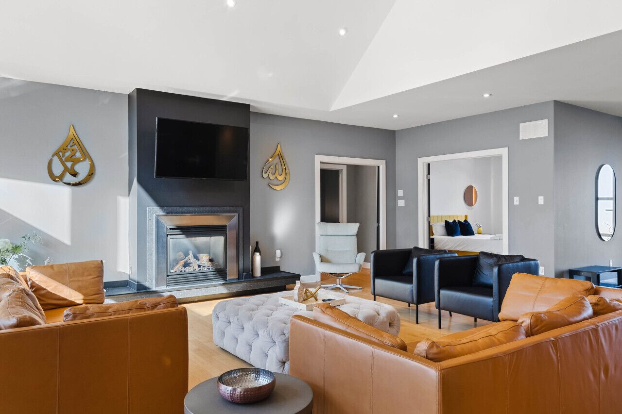 4 bedrooms, desk, iron/ironing board, travel crib