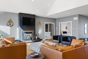 4 chambres, bureau, fer et planche à repasser, lit parapluie