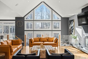 Smart-TV, Kamin, Tischfußball, Tischtennisplatte