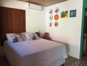 Xalet Comfort, pati, vistes a la piscina | Planxa i posts de planxar i wifi gratuïta