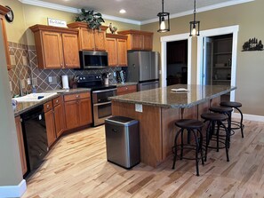 Fridge, microwave, oven, stovetop - Country Feel but close to town, Dunn Rite Ranch House (Nampa)