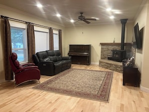 Interior - Country Feel but close to town, Dunn Rite Ranch House (Nampa)