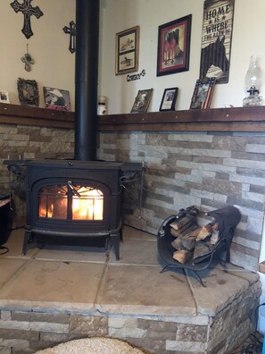 Interior - Country Feel but close to town, Dunn Rite Ranch House (Nampa)