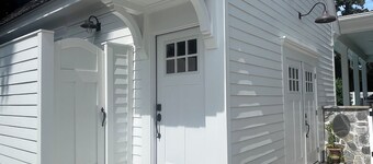 Luxury Coastal 1-Bedroom Cottage on 52nd Street