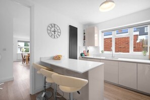 Fridge, microwave, oven, stovetop - Stylish 4 Bedroom, 2.5-Bath Home in Borehamwood (Borehamwood)