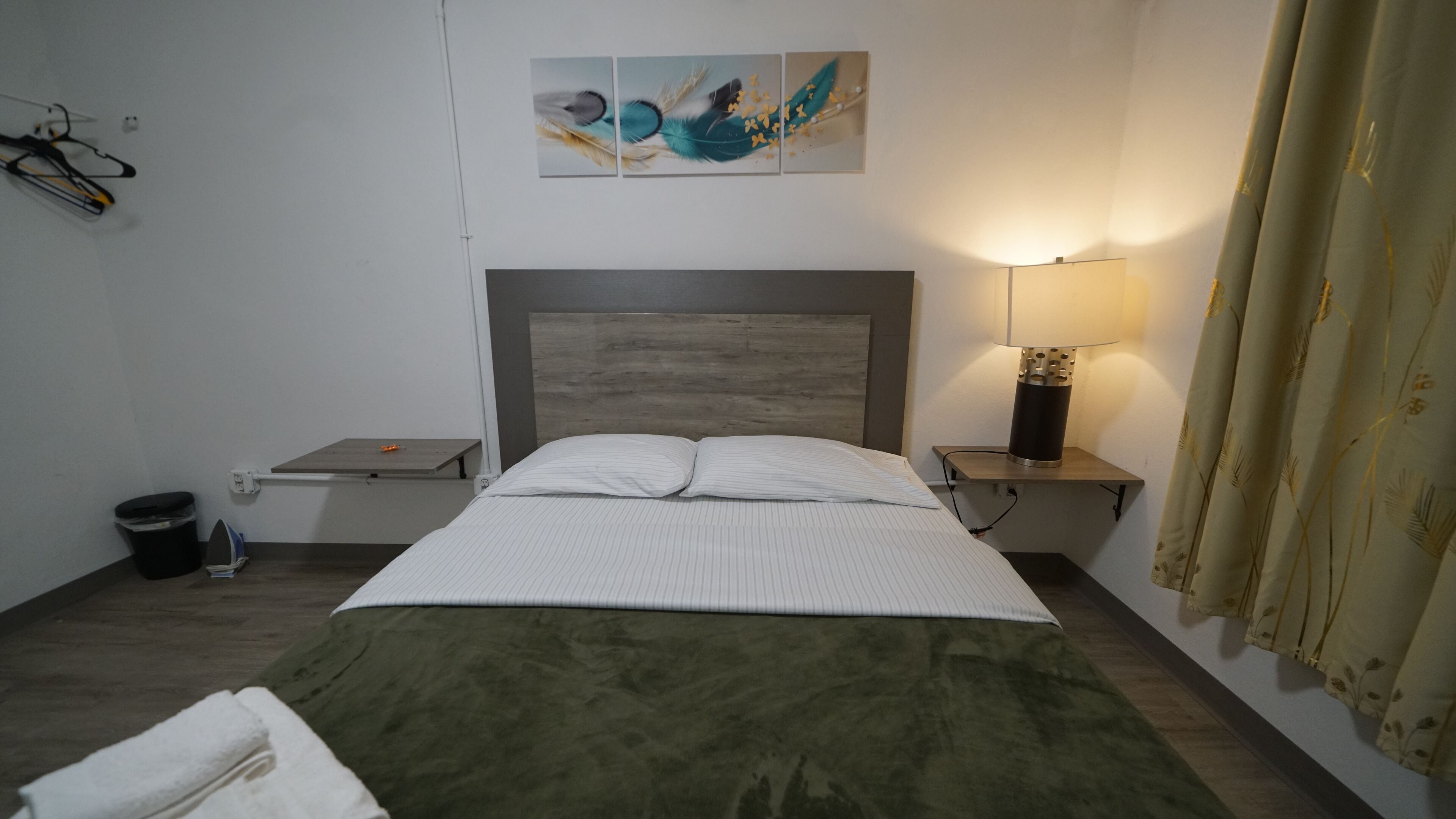 Deluxe Suite, 1 Queen Bed with Sofa bed | Premium bedding, memory foam beds, individually decorated