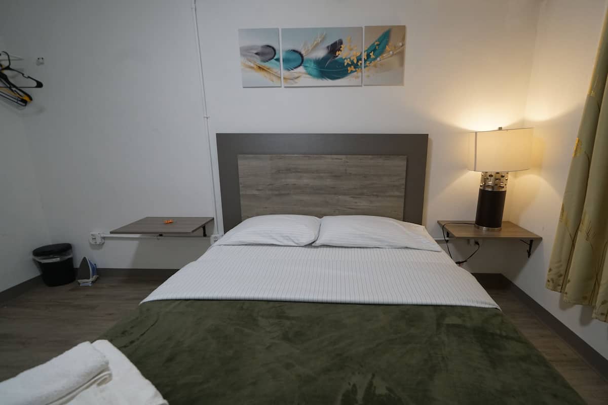 豪華套房, 1 張加大雙人床及 1 張梳化床 | 高級寢具、記憶棉床墊、獨特設計、獨特裝修