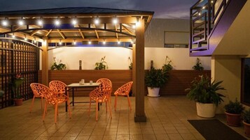 Televisión de 58 pulgadas con canales digitales, además de Netflix, Hulu