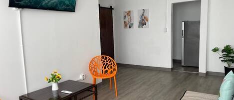 Televisión de 58 pulgadas con canales digitales, además de Netflix, Hulu