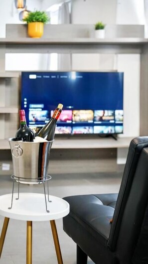 58-inch TV with digital channels, Netflix, Hulu - CARIBBEAN STARS (Carolina)