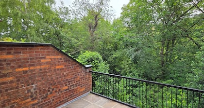 🍃True City Centre Hideaway - Tranquil Family Home - Private Terrace & Views🍃