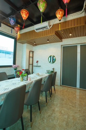 Meeting facility