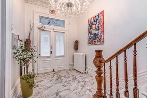 Interior - Old Montréal Upscale Mansion 8 Full Insuite Bdr (Montréal)