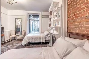 8 chambres, fer et planche à repasser, Wi-Fi gratuit, draps fournis