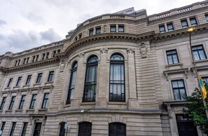 Exterior - Old Montréal Upscale Mansion 8 Full Insuite Bdr (Montréal)