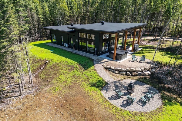 Your private firepit area surrounded by nature, perfect for winter evenings.