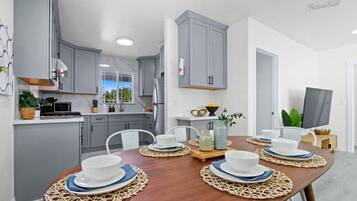 雪櫃、微波爐、焗爐、爐具