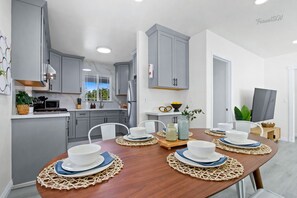 冰箱、微波炉、烤箱、炉灶